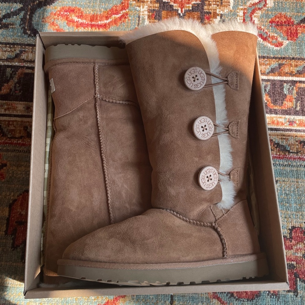 Ugg Bailey Button